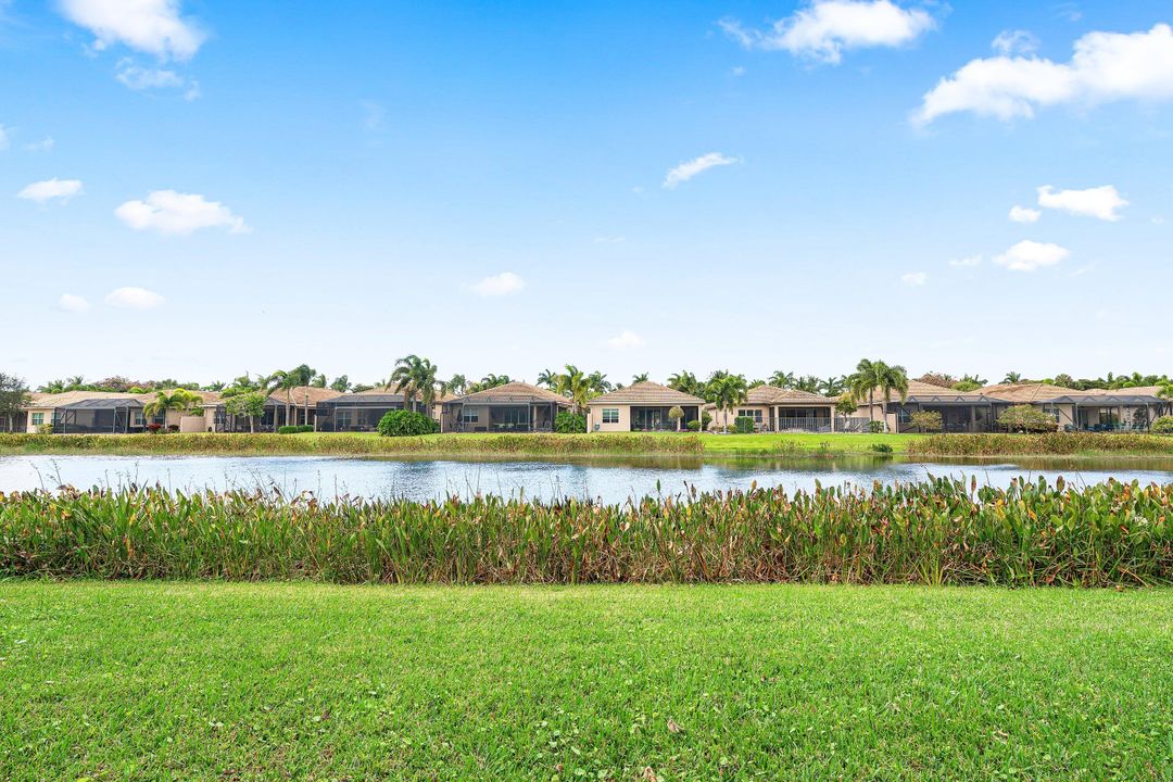 For Sale: $850,000 (3 beds, 2 baths, 1994 Square Feet)