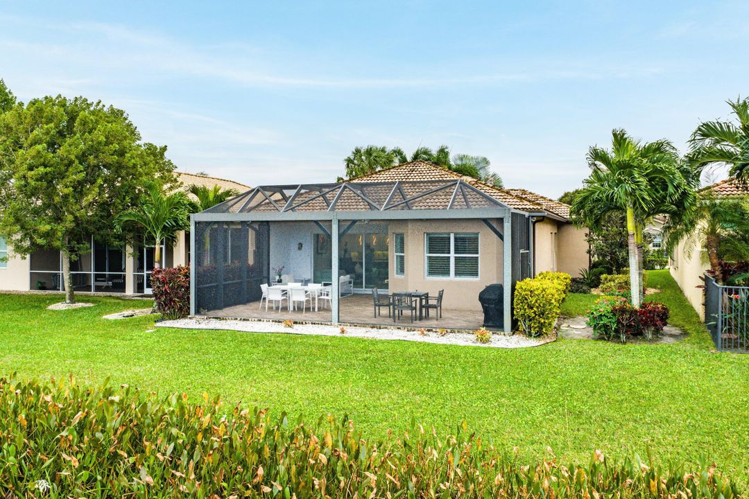 For Sale: $850,000 (3 beds, 2 baths, 1994 Square Feet)