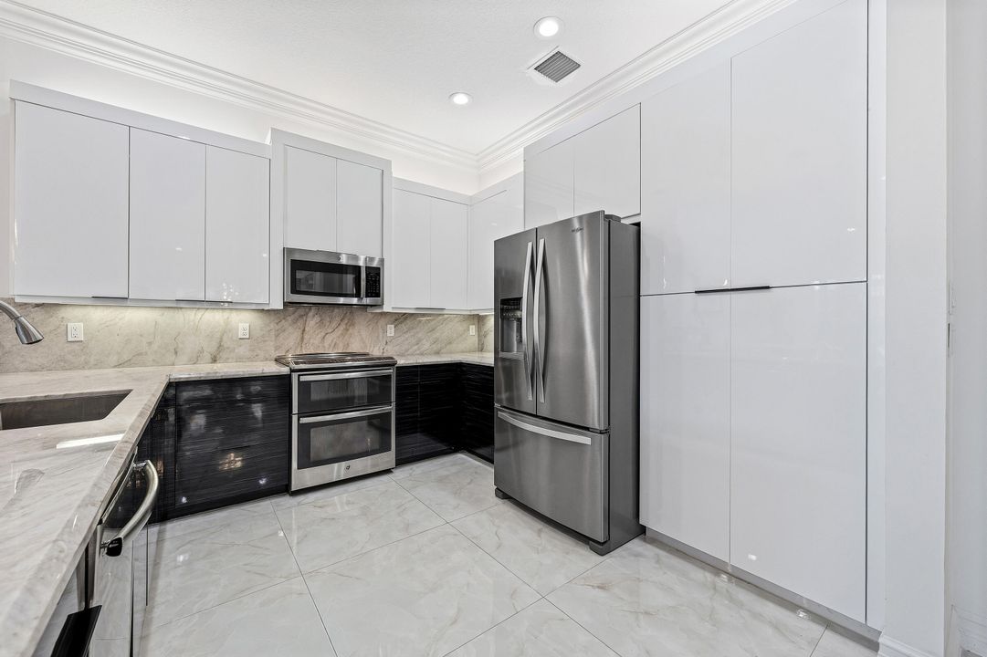 For Sale: $850,000 (3 beds, 2 baths, 1994 Square Feet)