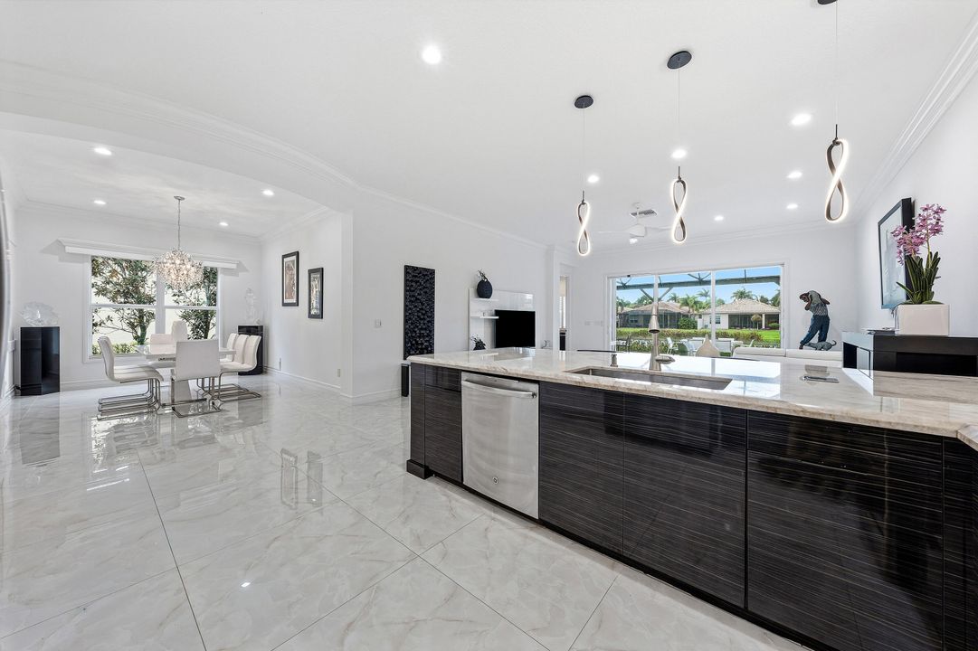 For Sale: $850,000 (3 beds, 2 baths, 1994 Square Feet)