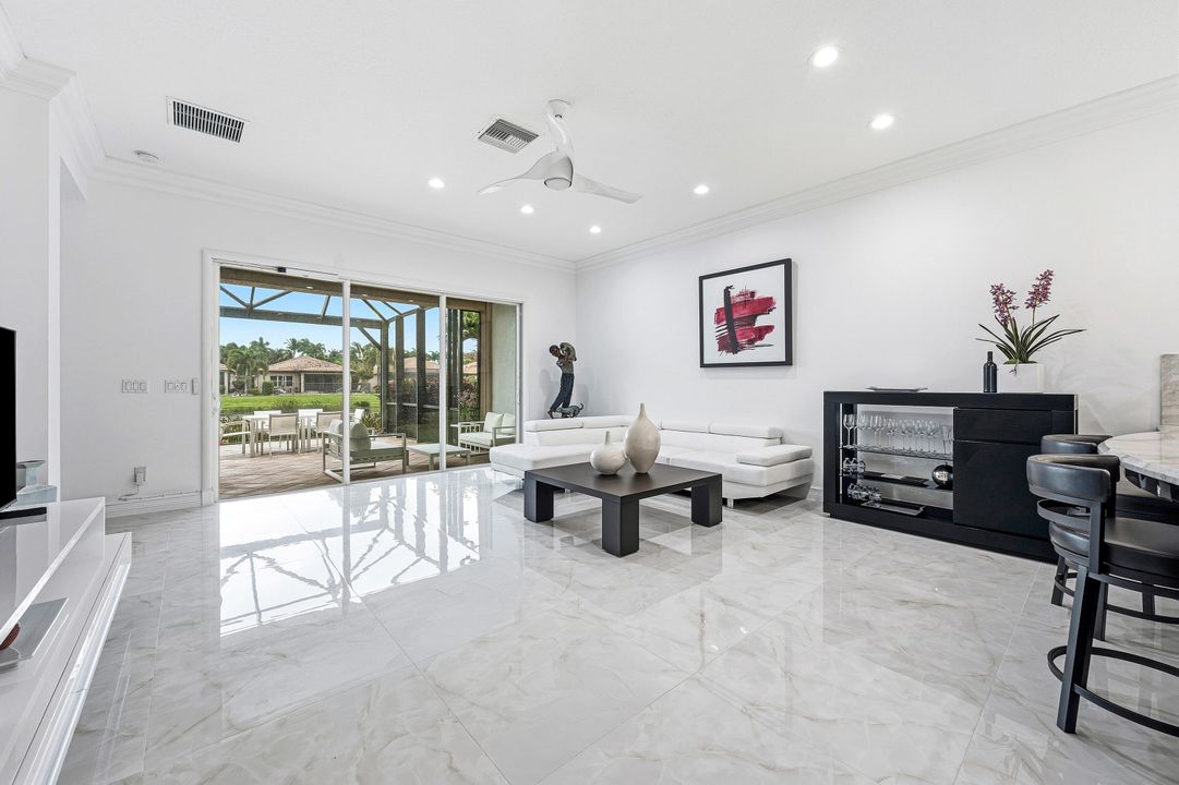 For Sale: $850,000 (3 beds, 2 baths, 1994 Square Feet)