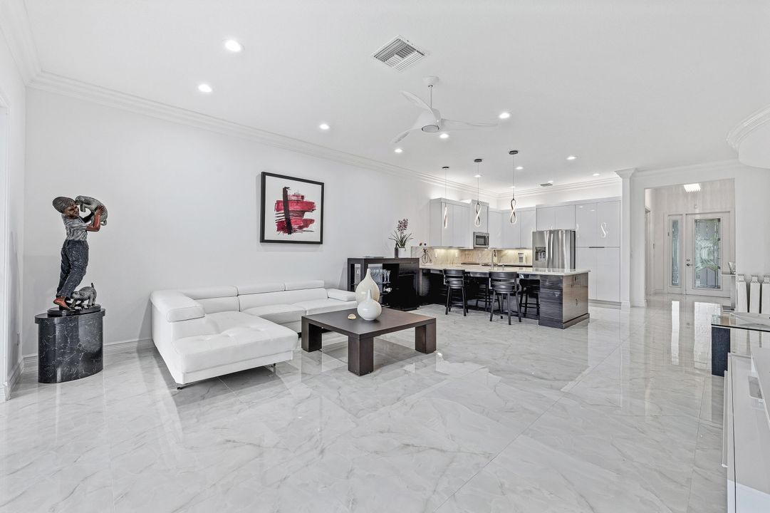 For Sale: $850,000 (3 beds, 2 baths, 1994 Square Feet)