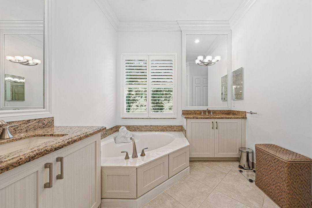 For Sale: $850,000 (3 beds, 2 baths, 1994 Square Feet)