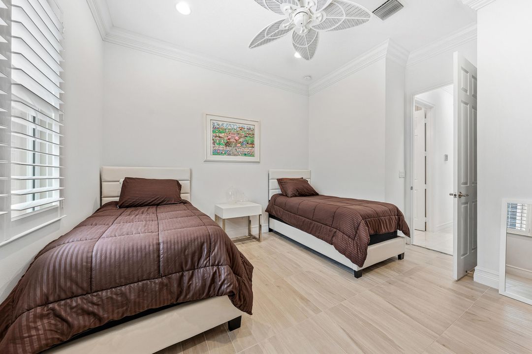 For Sale: $850,000 (3 beds, 2 baths, 1994 Square Feet)