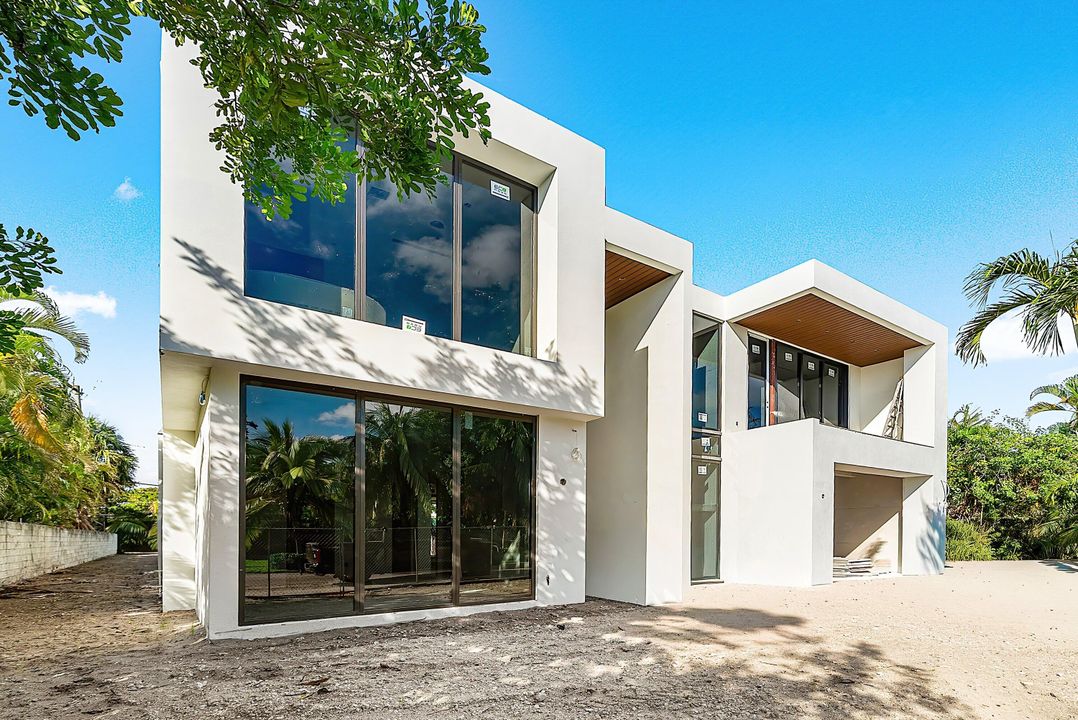 На продажу: $5,000,000 (5 спален, 6 ванн, 5612 Квадратных фут)