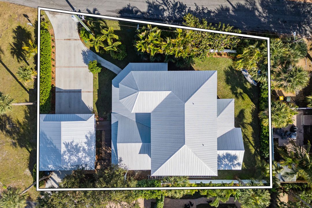 For Sale: $1,725,000 (4 beds, 2 baths, 3245 Square Feet)