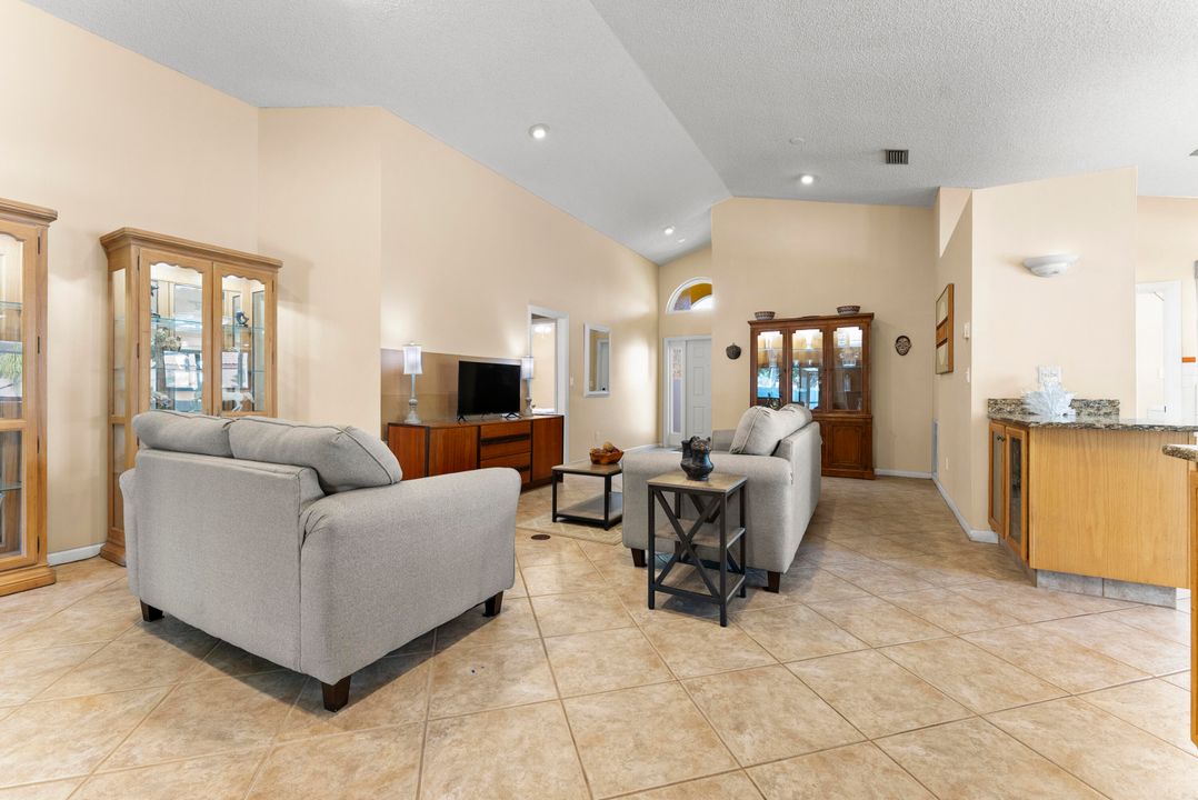 En Venta: $615,000 (3 camas, 2 baños, 1582 Pies cuadrados)