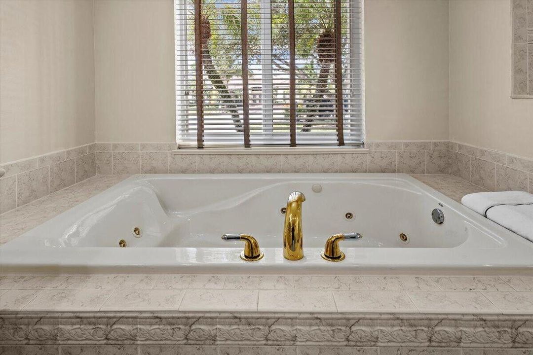 En Venta: $875,000 (3 camas, 3 baños, 2853 Pies cuadrados)