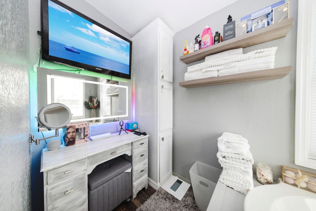 На продажу: $369,000 (4 спален, 2 ванн, 2094 Квадратных фут)