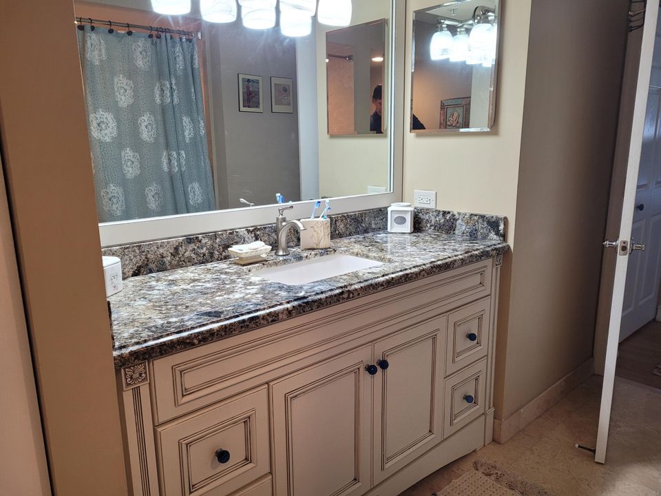 For Rent: $9,000 (2 beds, 2 baths, 1400 Square Feet)