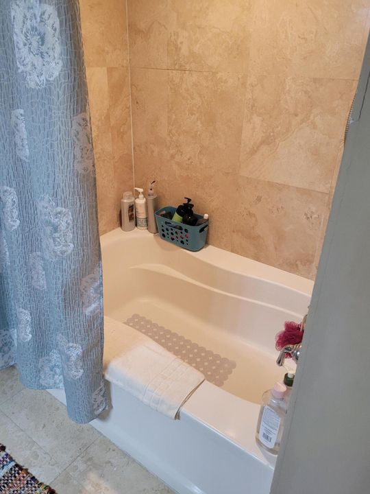 For Rent: $9,000 (2 beds, 2 baths, 1400 Square Feet)