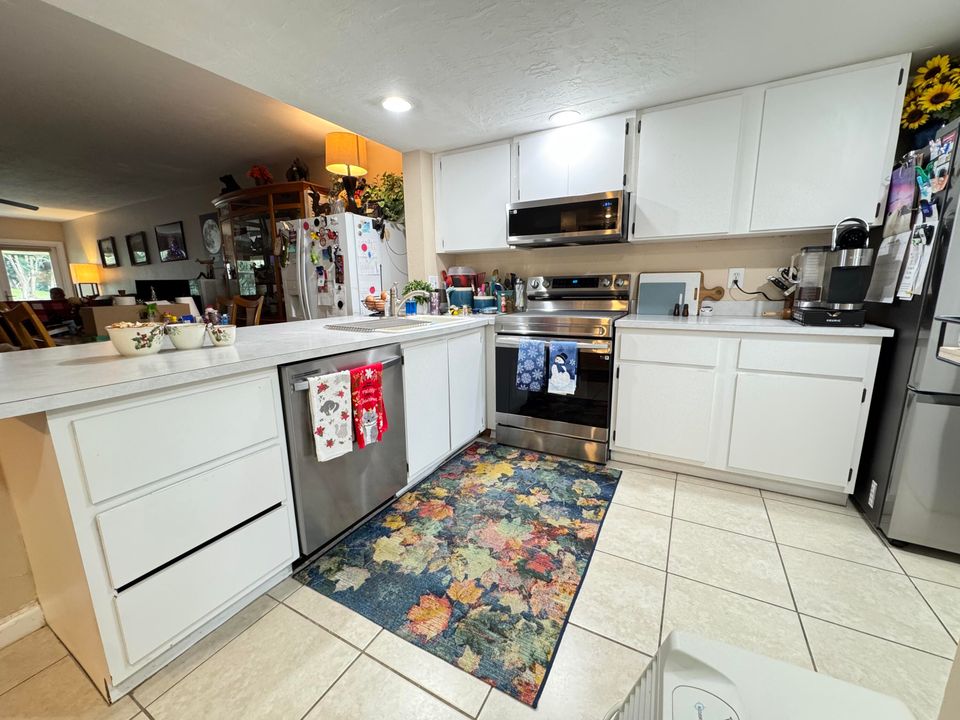 For Sale: $255,000 (2 beds, 2 baths, 1201 Square Feet)