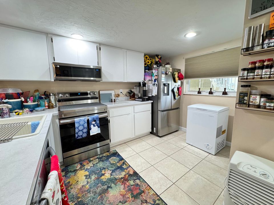 For Sale: $255,000 (2 beds, 2 baths, 1201 Square Feet)