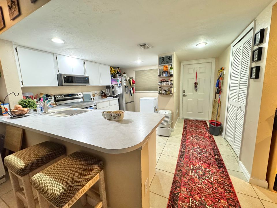 For Sale: $255,000 (2 beds, 2 baths, 1201 Square Feet)