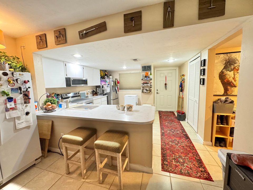 For Sale: $255,000 (2 beds, 2 baths, 1201 Square Feet)