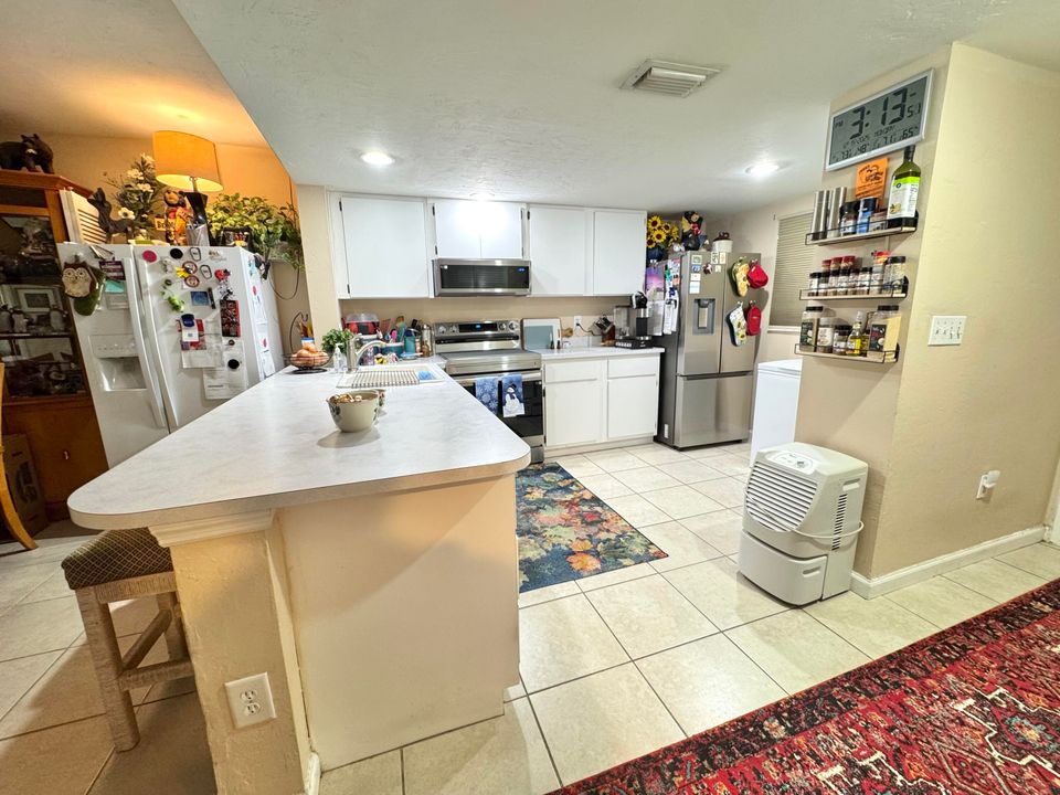 For Sale: $255,000 (2 beds, 2 baths, 1201 Square Feet)