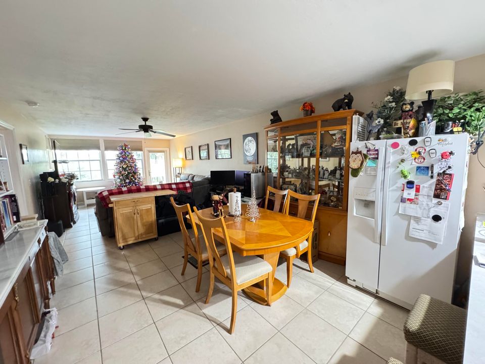 For Sale: $255,000 (2 beds, 2 baths, 1201 Square Feet)