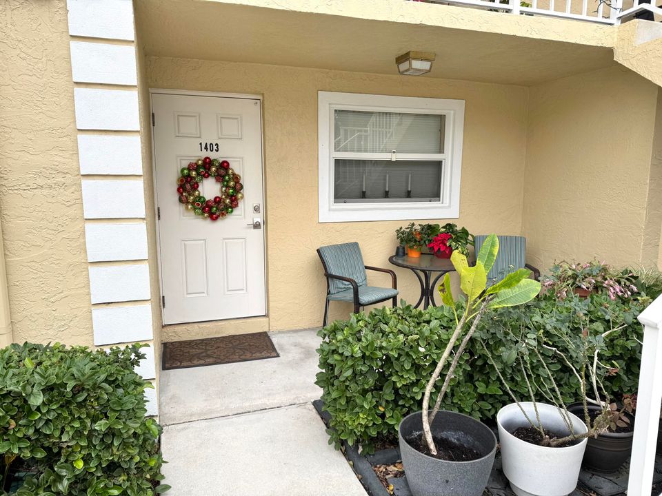 For Sale: $255,000 (2 beds, 2 baths, 1201 Square Feet)