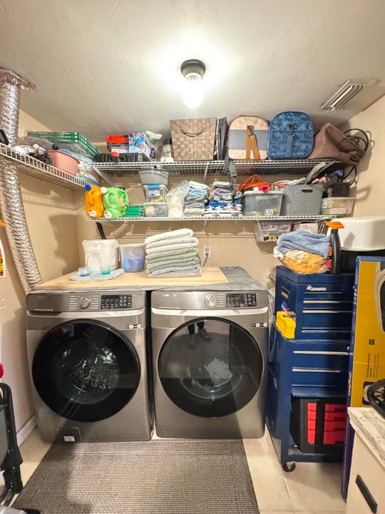 For Sale: $255,000 (2 beds, 2 baths, 1201 Square Feet)