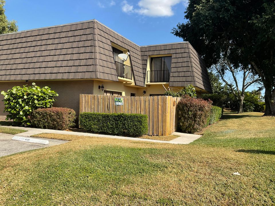 На продажу: $250,000 (2 спален, 1 ванн, 1272 Квадратных фут)