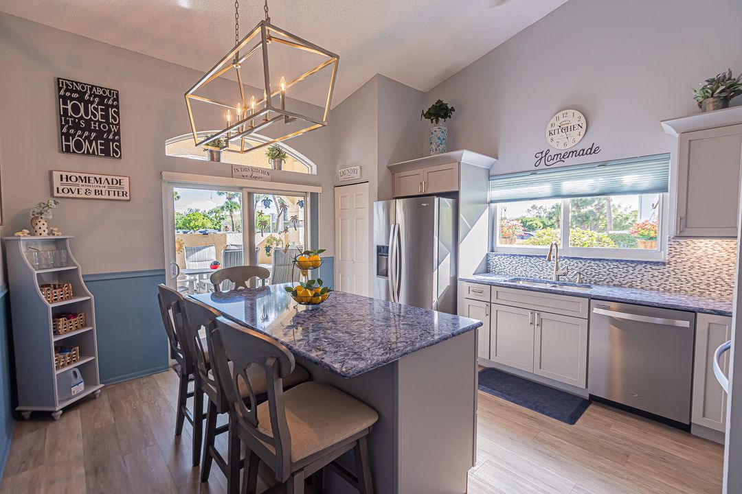 待售: $249,900 (2 贝兹, 2 浴室, 1154 平方英尺)