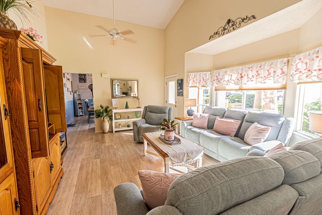 待售: $249,900 (2 贝兹, 2 浴室, 1154 平方英尺)