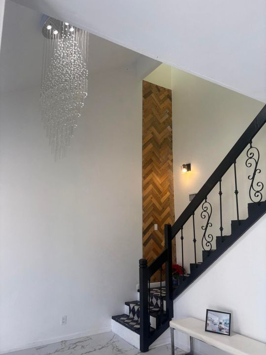 For Sale: $389,500 (3 beds, 2 baths, 1279 Square Feet)