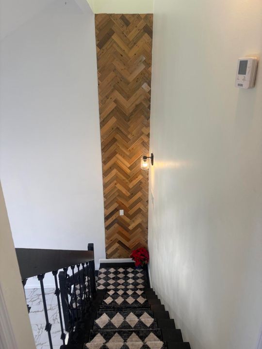 For Sale: $389,500 (3 beds, 2 baths, 1279 Square Feet)