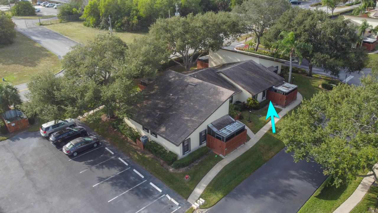 For Sale: $225,000 (2 beds, 2 baths, 1026 Square Feet)