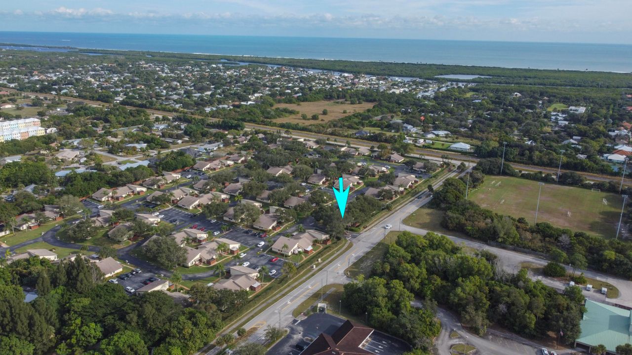 For Sale: $225,000 (2 beds, 2 baths, 1026 Square Feet)