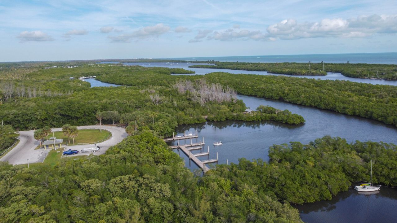 For Sale: $225,000 (2 beds, 2 baths, 1026 Square Feet)