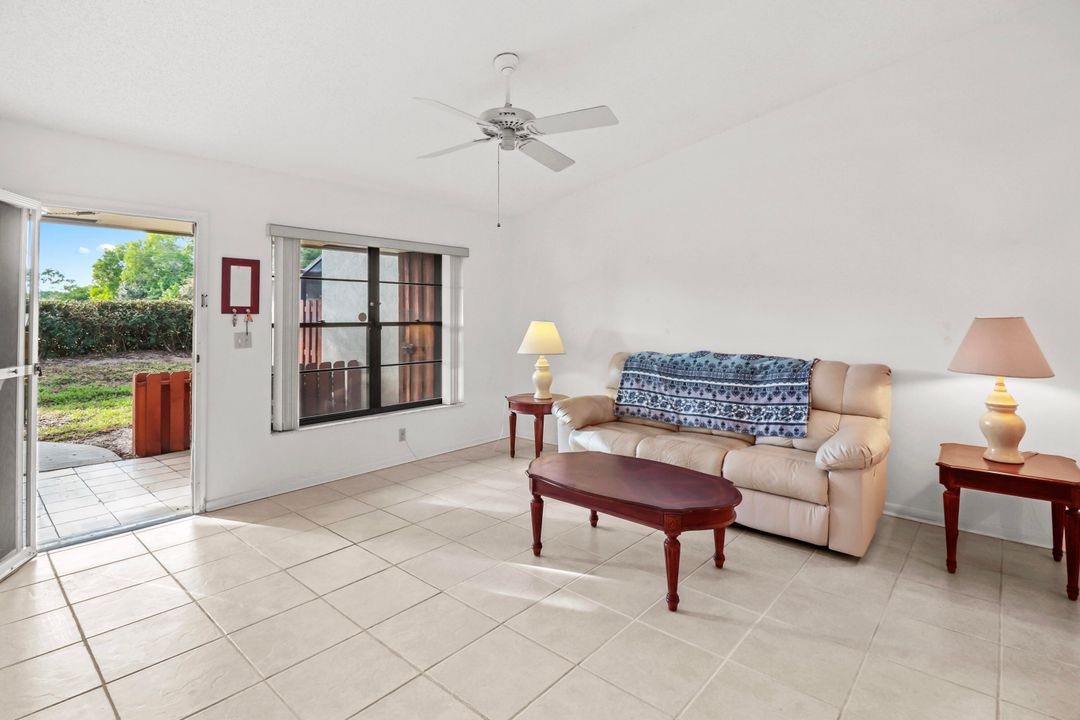 For Sale: $225,000 (2 beds, 2 baths, 1026 Square Feet)