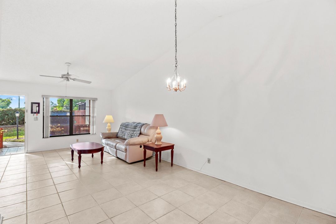 For Sale: $225,000 (2 beds, 2 baths, 1026 Square Feet)