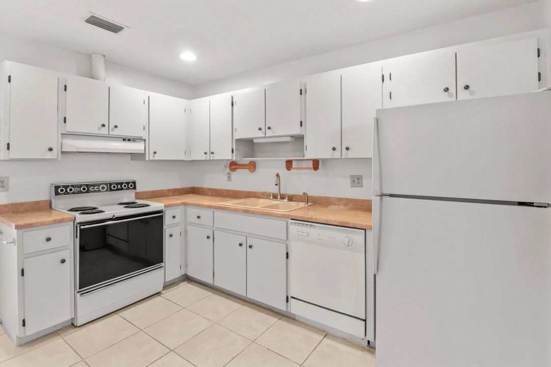 For Sale: $225,000 (2 beds, 2 baths, 1026 Square Feet)