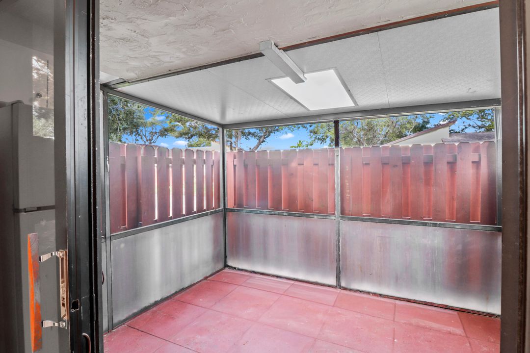 For Sale: $225,000 (2 beds, 2 baths, 1026 Square Feet)