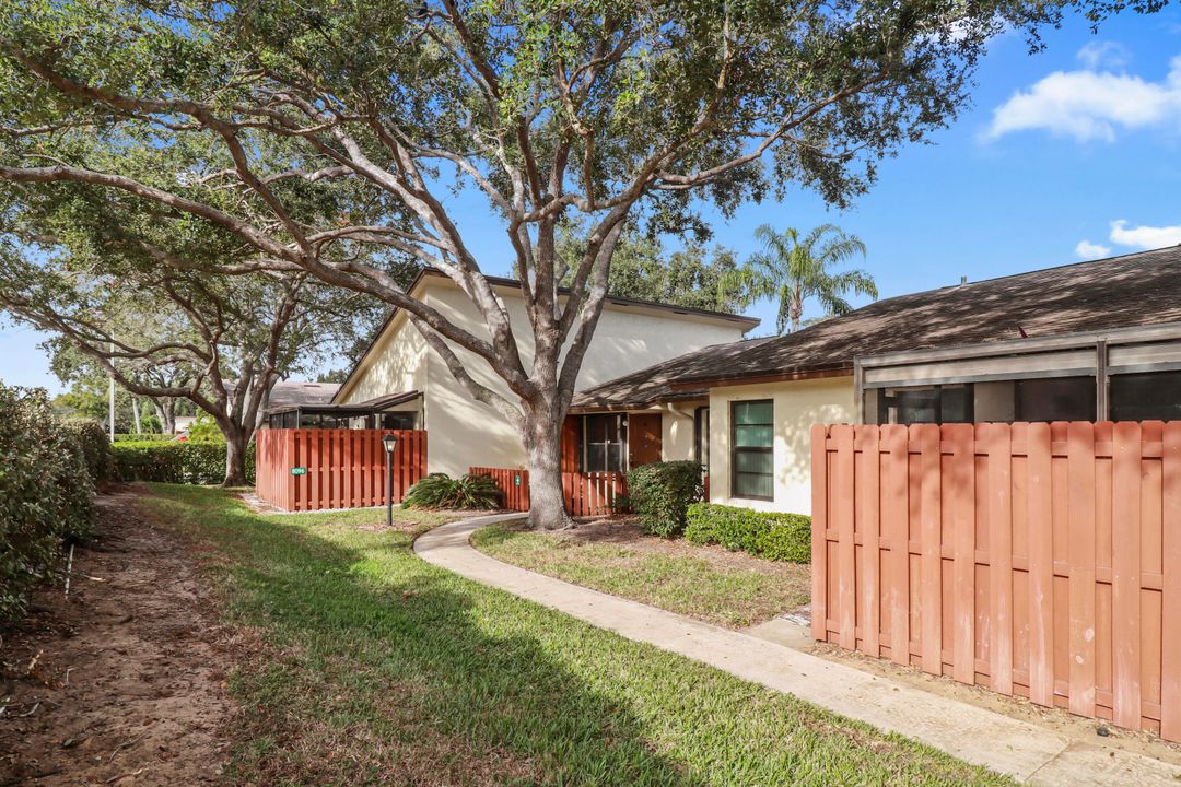 For Sale: $225,000 (2 beds, 2 baths, 1026 Square Feet)