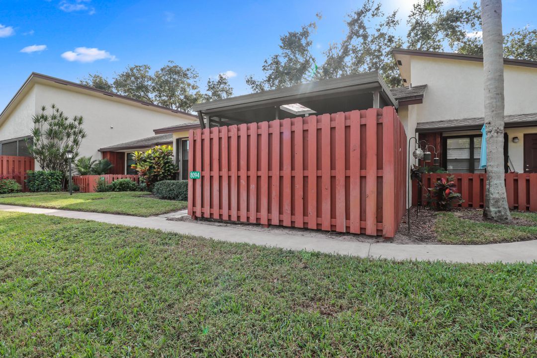 For Sale: $225,000 (2 beds, 2 baths, 1026 Square Feet)