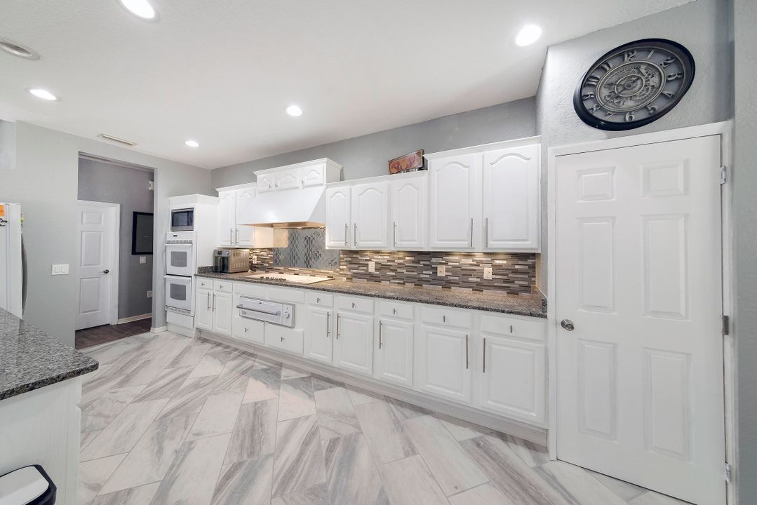 For Sale: $569,000 (3 beds, 2 baths, 2519 Square Feet)