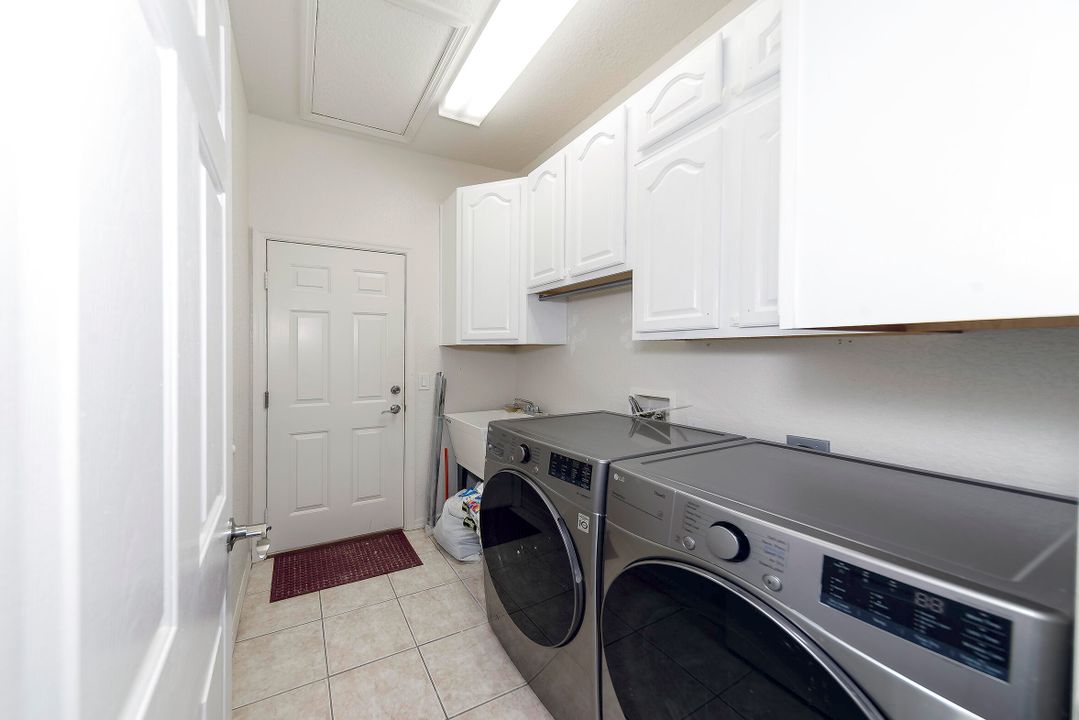 For Sale: $569,000 (3 beds, 2 baths, 2519 Square Feet)