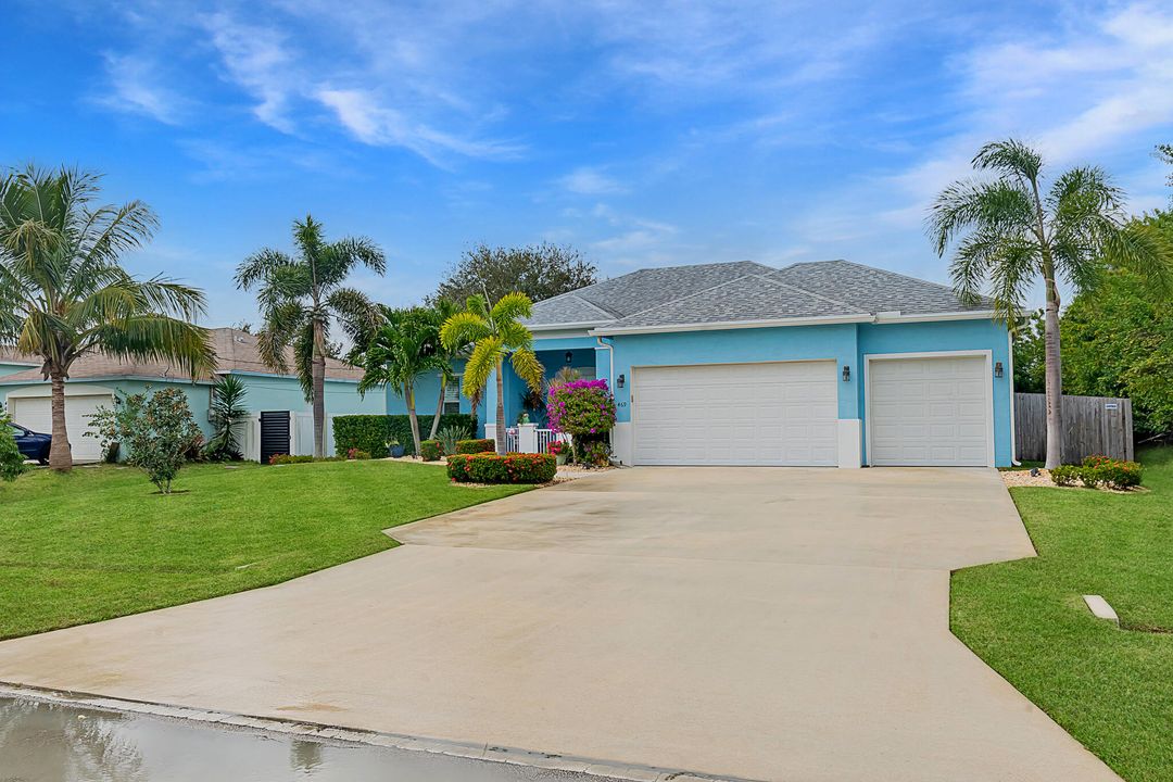 For Sale: $545,000 (3 beds, 2 baths, 1907 Square Feet)