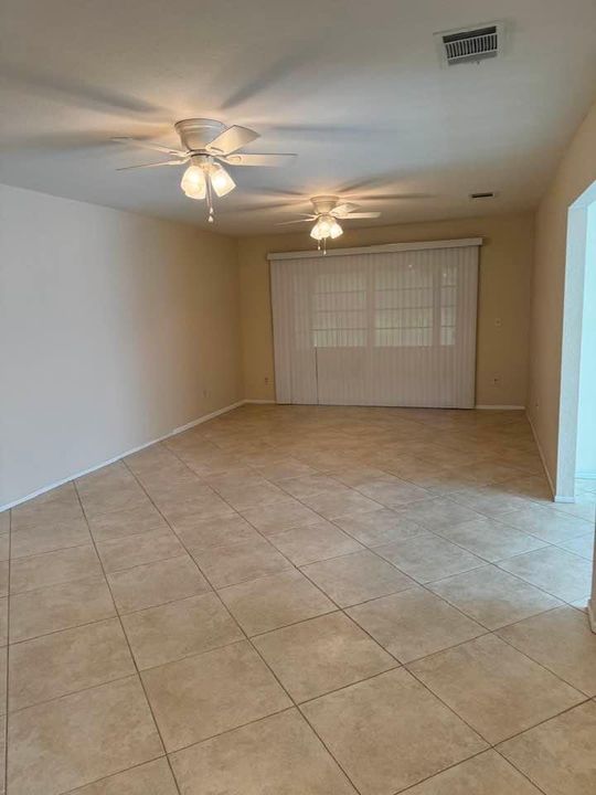 For Rent: $2,025 (2 beds, 2 baths, 1122 Square Feet)