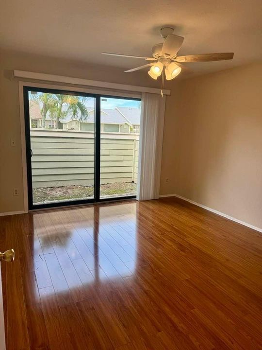 For Rent: $2,025 (2 beds, 2 baths, 1122 Square Feet)