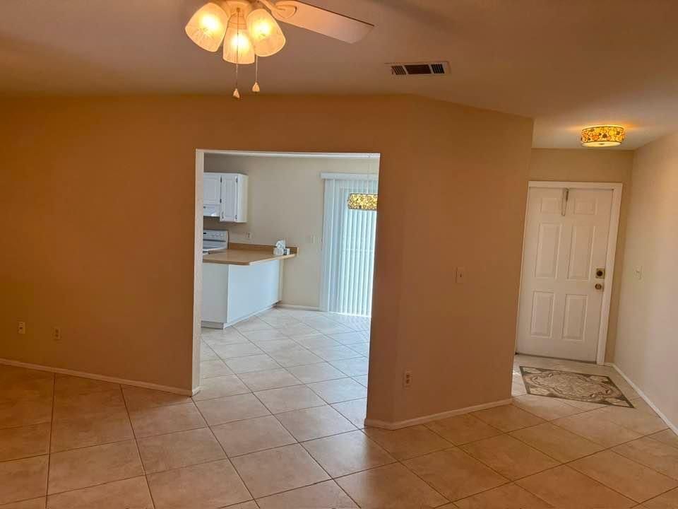 For Rent: $2,025 (2 beds, 2 baths, 1122 Square Feet)