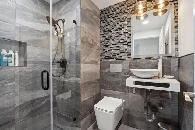 For Rent: $5,500 (5 beds, 3 baths, 2608 Square Feet)