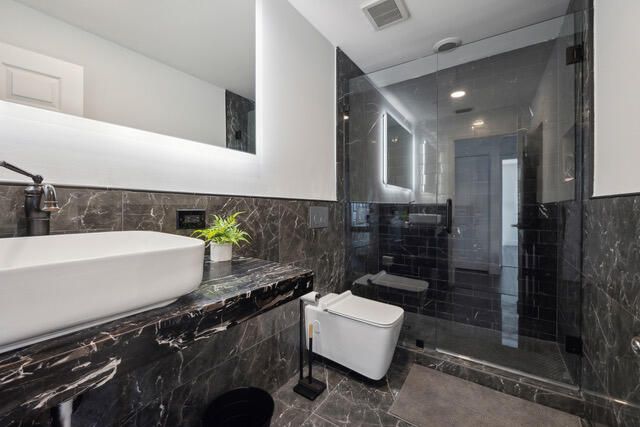 For Rent: $5,500 (5 beds, 3 baths, 2608 Square Feet)