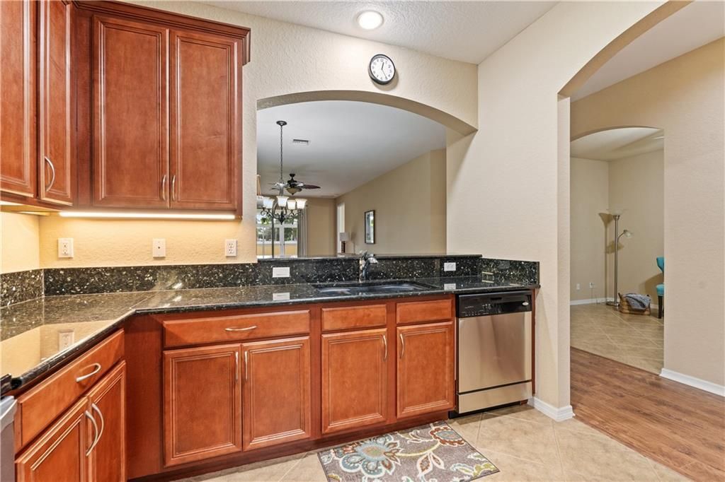 En Venta: $280,000 (2 camas, 2 baños, 1647 Pies cuadrados)