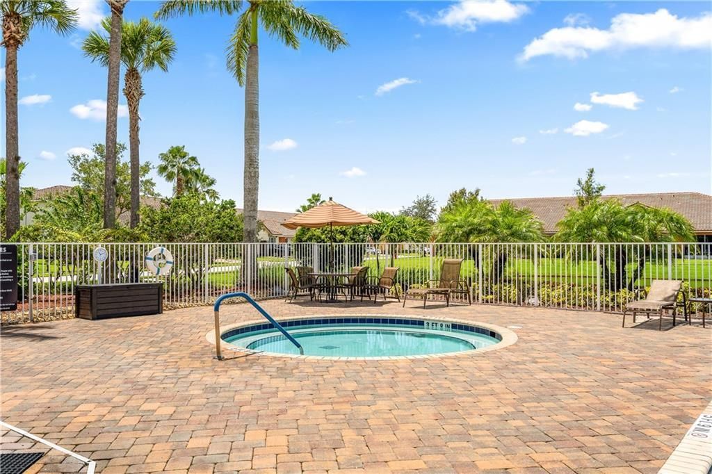 En Venta: $280,000 (2 camas, 2 baños, 1647 Pies cuadrados)