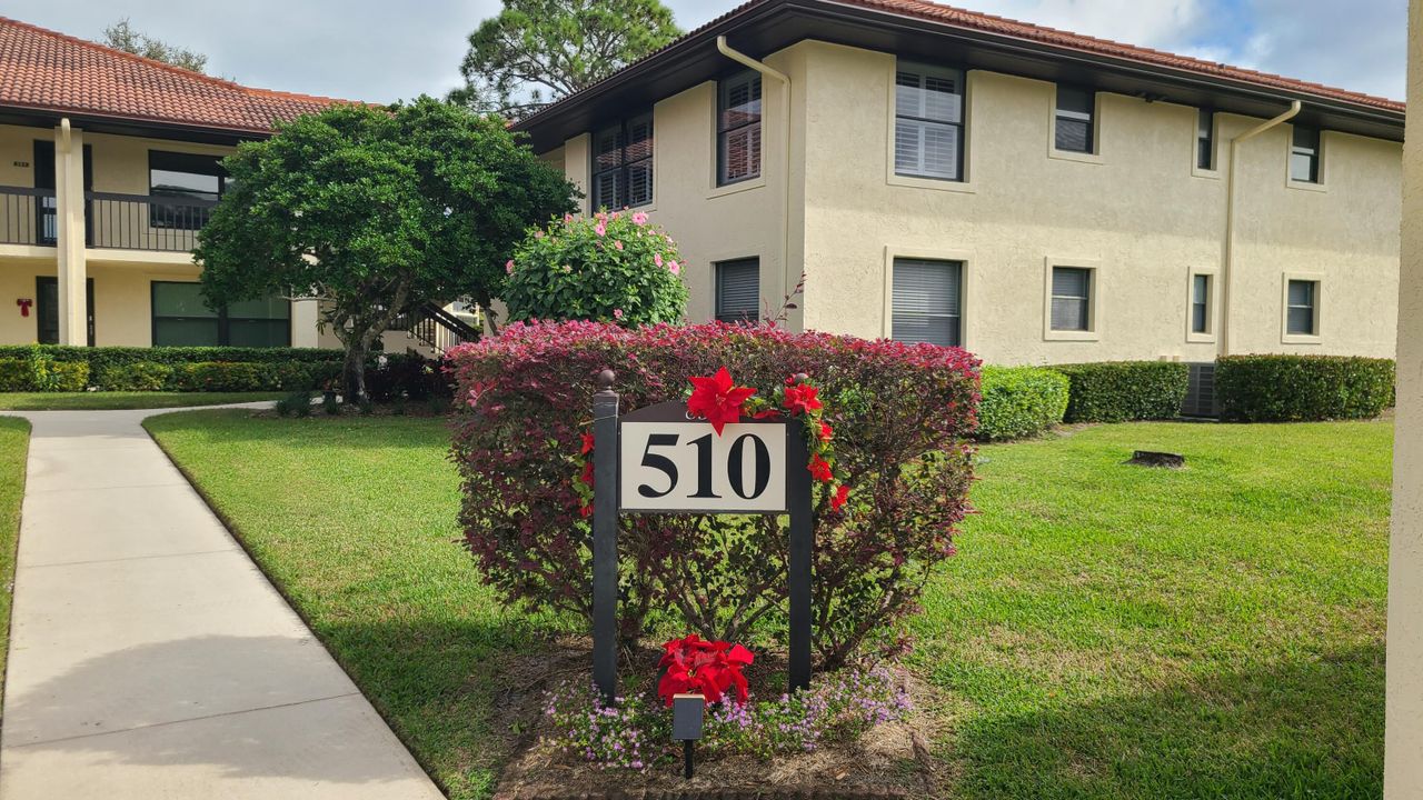 For Sale: $135,000 (1 beds, 1 baths, 697 Square Feet)