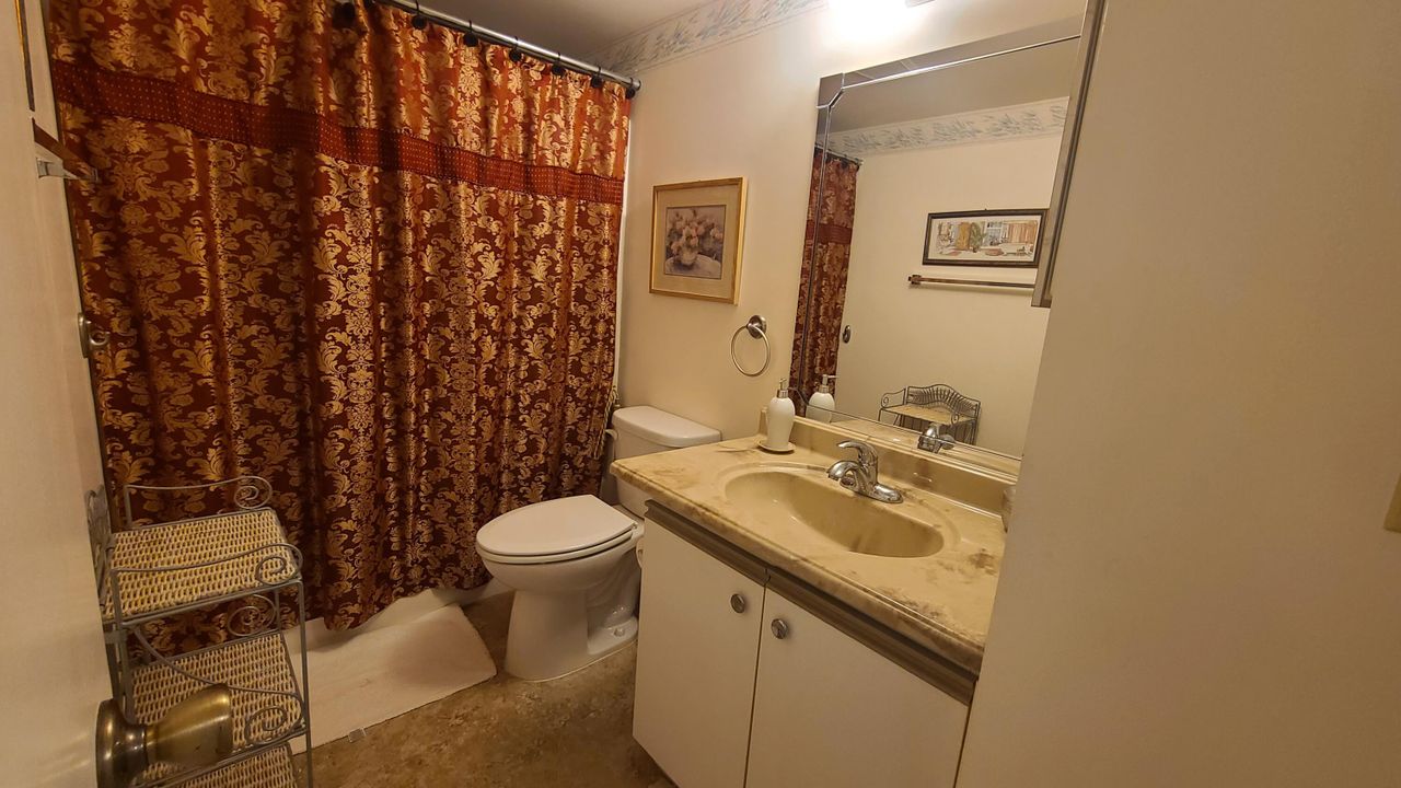 For Sale: $135,000 (1 beds, 1 baths, 697 Square Feet)