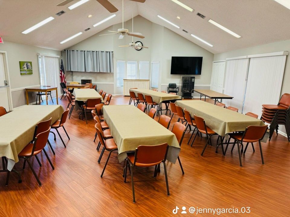 For Rent: $2,025 (2 beds, 2 baths, 1122 Square Feet)